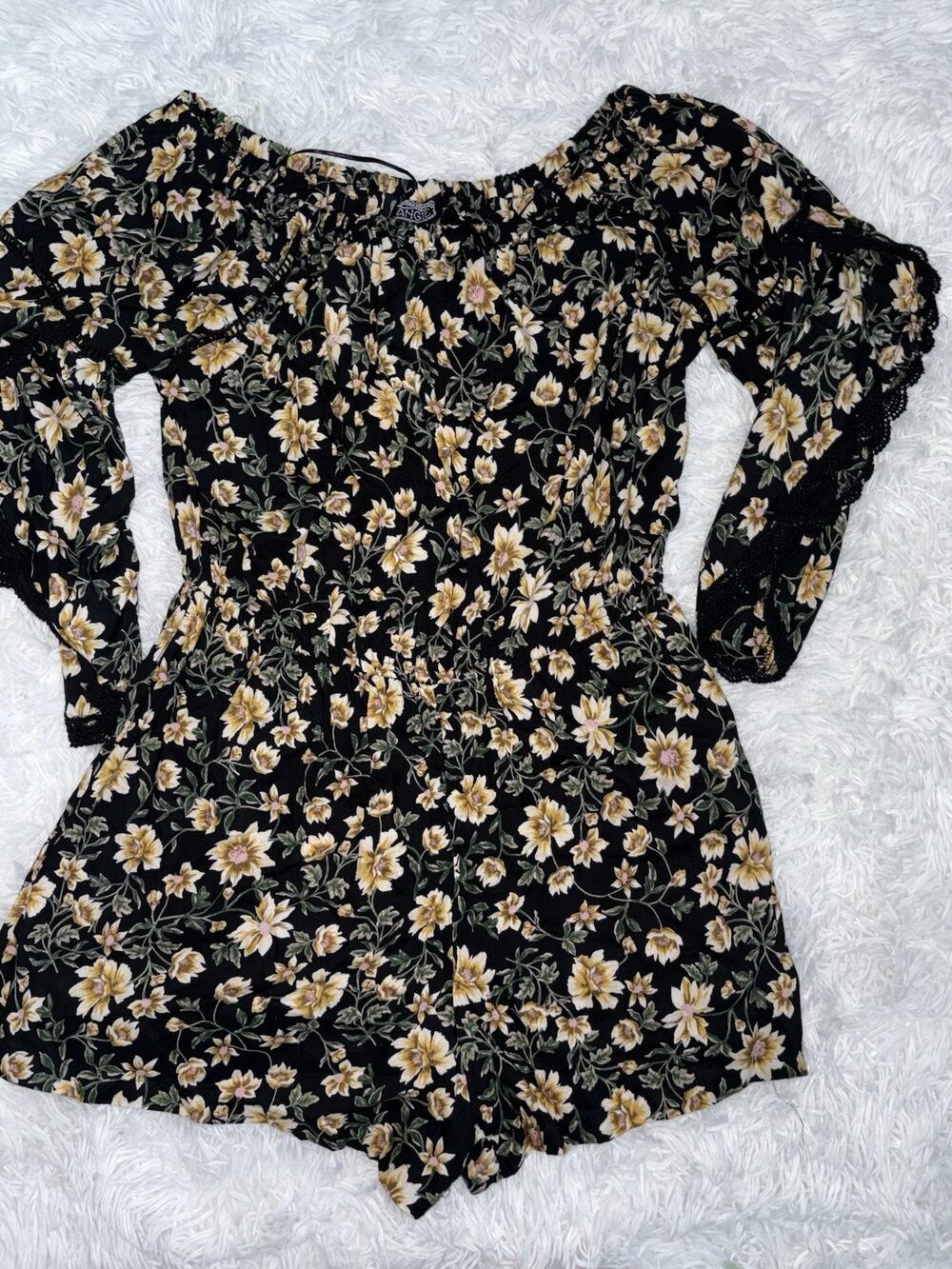 Angie Women’s L Black yellow 3/4 Sleeve Romper. Beautiful, Comf, Grt. Shape